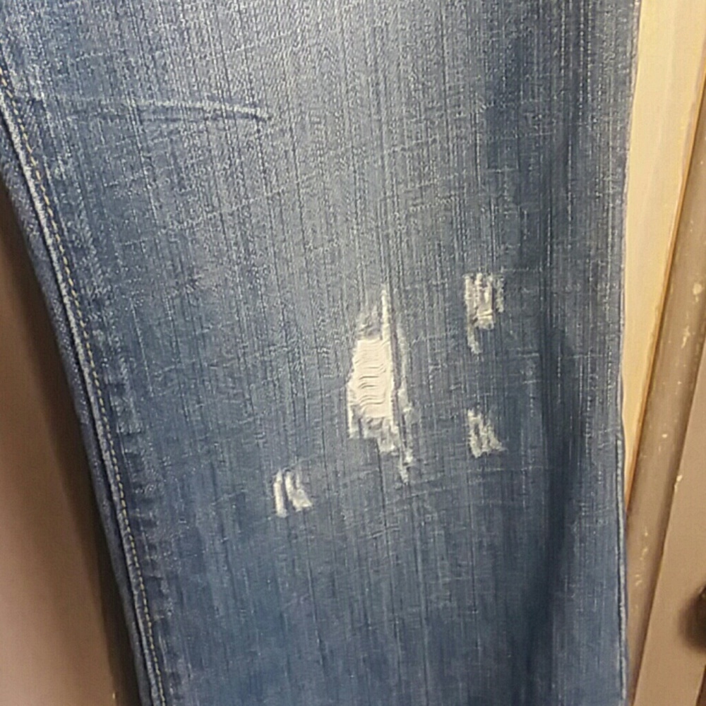 American Eagle Favorite Boyfriend Distressed Jeans - Picture 3 of 8